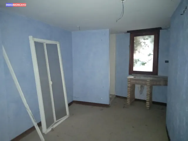 Se vende céntrico hostal-mesón — 13