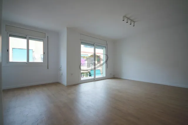 AMPLIA Y LUMINOSA VIVIENDA REFORMADA INTEGRAL CON BALCÓN Y ASCENSOR EN CERDANYOLA — 13