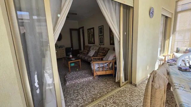 APARTAMENTO EN PRIMERA LINEA LATERAL  A 50 METROS DEL MAR — 2