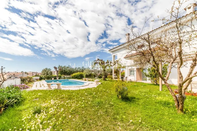 ELEGANTE CASA ESQUINERA DE ESTILO INGLÉS CON VISTAS AL MAR - foto 2