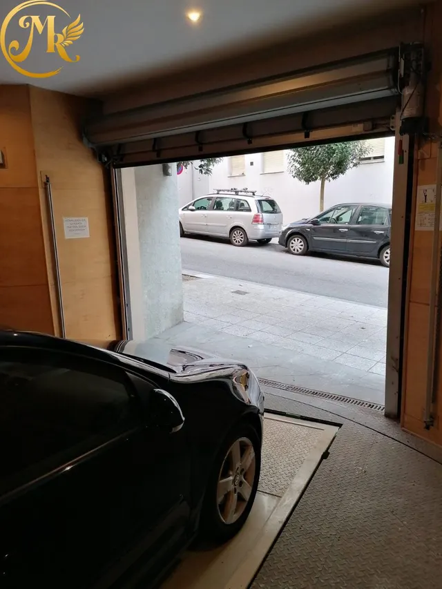 PLENO CENTRO, ZONA GUEVARA. APARCAMIENTO AUTOMÁTICO. — 3