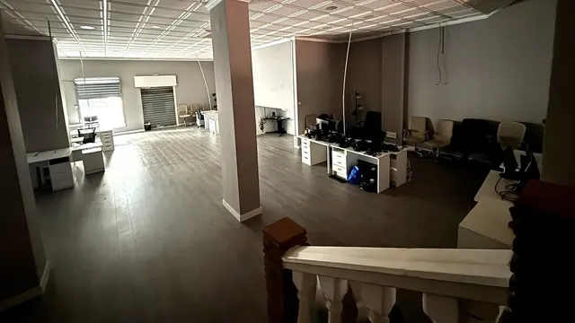 Local comercial 321m² en venta - Centro — 11
