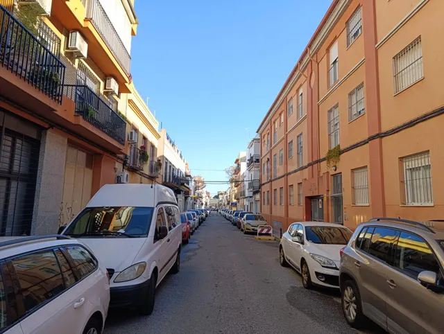 Se vende Local comercial en Maestro Falla, Cerro del Águila,