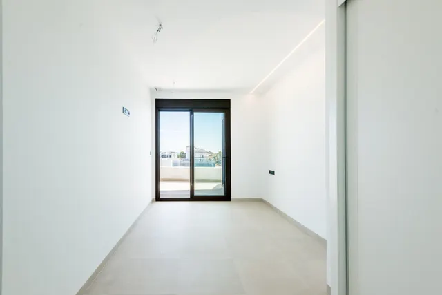 Apartamento de 3 dormitorios en Punta Prima — 17