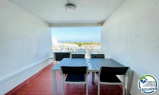 Apartamento totalmente renovado con terraza y espectaculares - foto 4