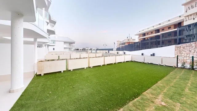 Apartamento de obra nueva con jardín privado en Costa del So