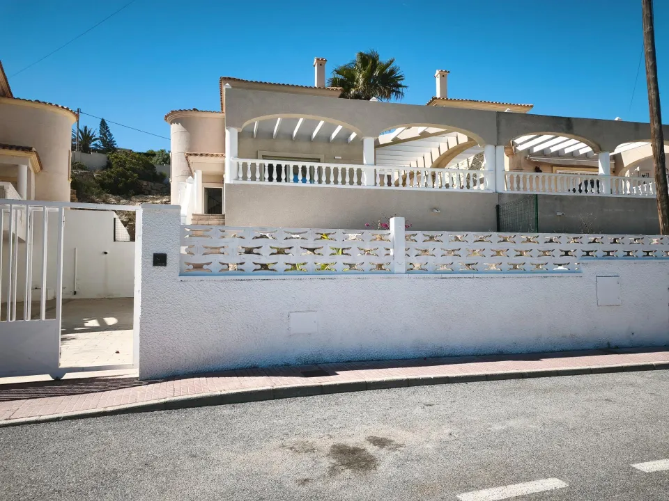 Adosado en pueblo acantilado- Campello.
