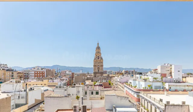 Amplio piso en venta en Traperia. Murcia Centro.