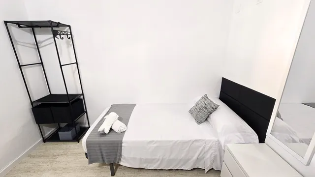 Alquiler de habitaciones por temporada en chalet con piscina de Villanueva de la Cañada (Madrid). — 11