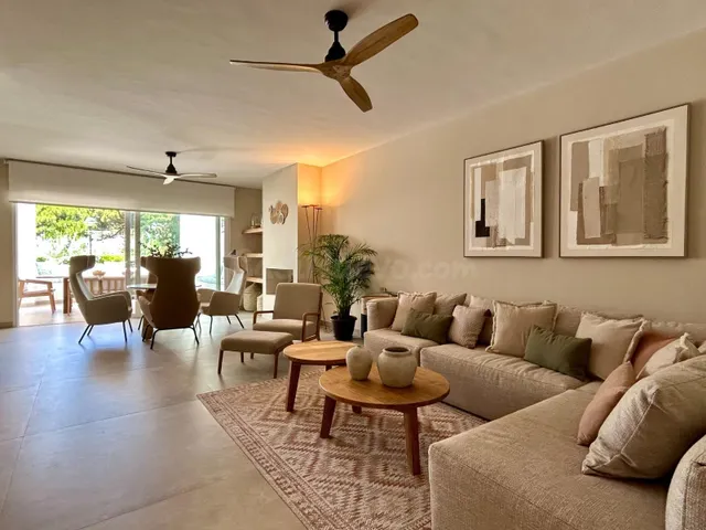 Espectacular vivienda reformada con jardín privado en Palm Beach, Marbella — 2