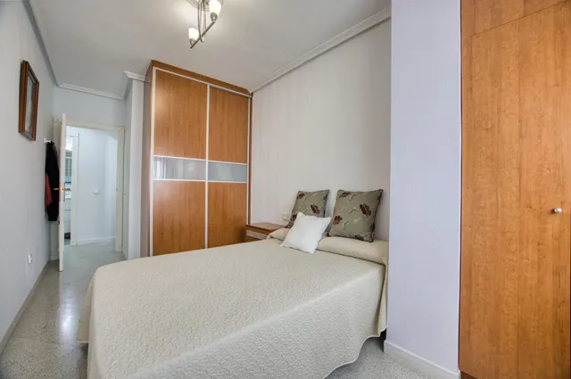 Amplia y Luminosa Vivienda en esquina de 3 dorm. baño y aseo con Garaje Cerrado en el Corazón de la Ciudad — 16