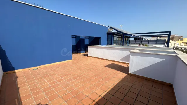 Ático único con solárium privado en zona privilegiada de Est - foto 3