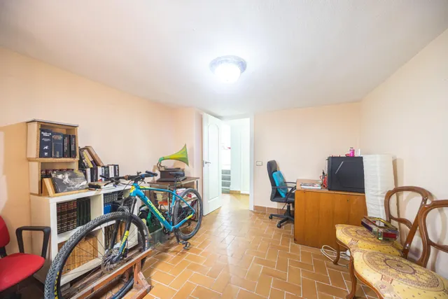 Ponemos a la venta este precioso y peculiar chalet con piscina privada. — 43