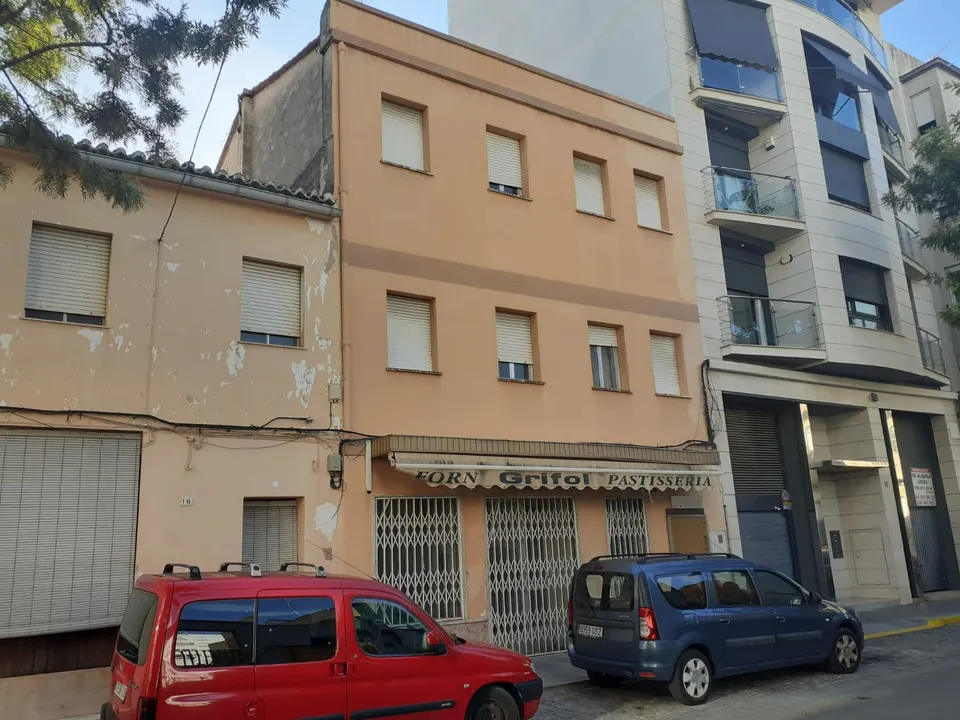 EDIFICIO EN VENTA SITUADO EN EL CENTRO DE LA POBLACIÓN