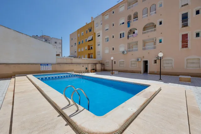 Atico de 3 Dormitorios en Residencial con Piscina en Torrevieja — 6