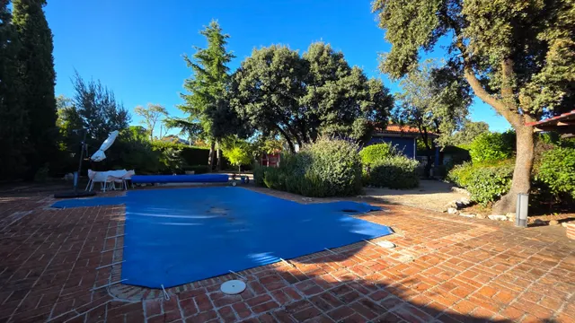 Chalet con piscina en Eurovillas — 10