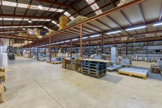 Venta Instalaciones Comerciales — 25