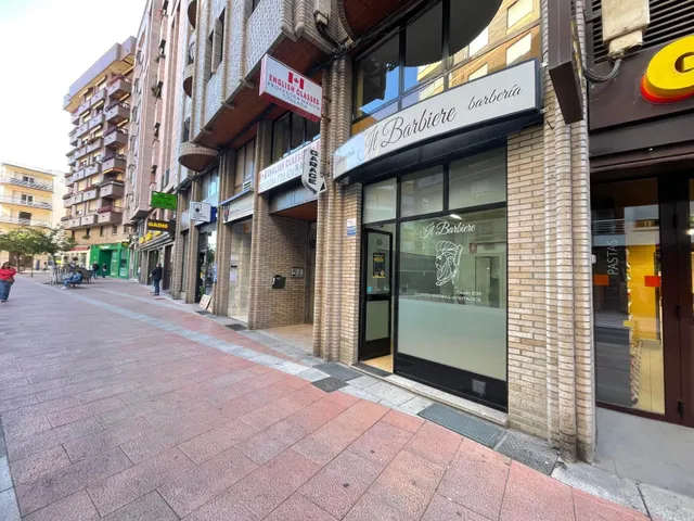 SE ALQUILA LOCAL EN CALLE ANCHA — 12