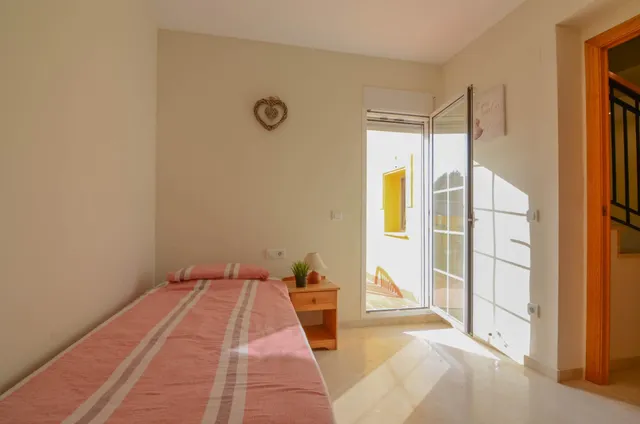 ALQUILER DE EXCLUSIVO ADOSADO EN URBANIZACIÓN ALFINACH — 30