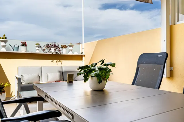 Dúplex renovado con terraza y plaza de parking en Puerto Rico — 7