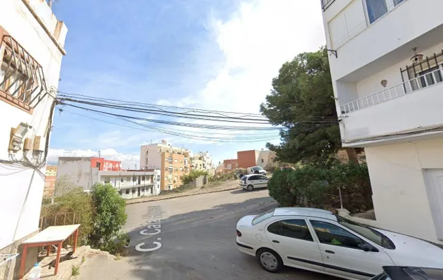 Se vende piso OKUPA en Almería (Almería).
