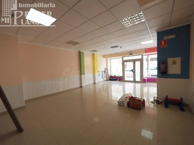 *Espectacular local en venta o alquiler situado en c/Dña Cri - foto 5