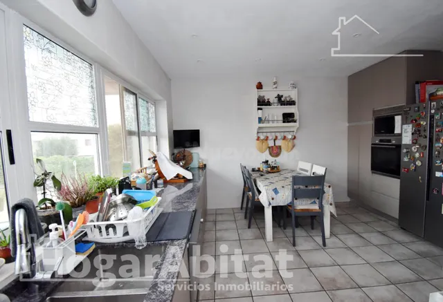 Espacio, luz y tranquilidad familiar en este amplio adosado  - foto 5
