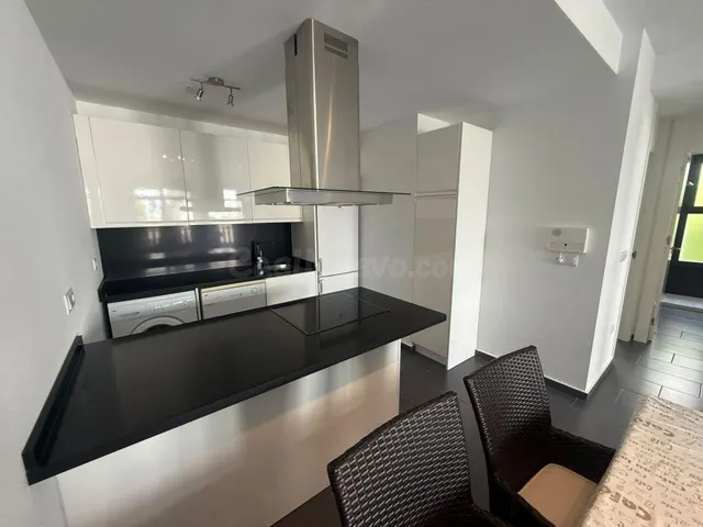 CASA DE UNA PLANTA CON SOLARIUM PRIVADO Y PISCINA | CERCA DE LA FUENTE — 10
