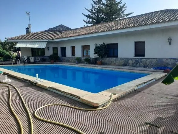 Magnifico chalet cercano al casco urbano — 2