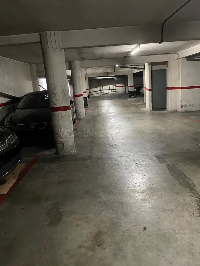 Plaza de parking con fácil acceso — 2