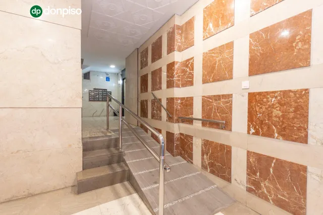 Piso de 3 dormitorios en calle milán, zaidín | muy luminoso y con gran potencial — 27