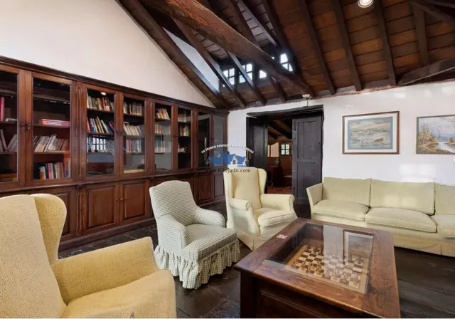 Casa histórica en venta — 25