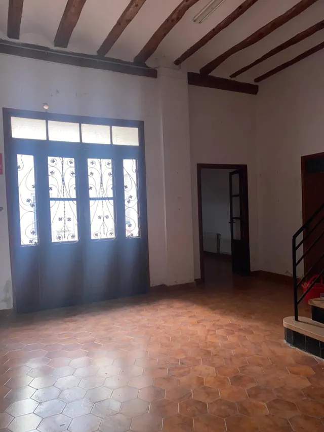 CASA CON MUHAS POSIBILIDADES CERCA DE LA PLAZA DE LA CONCEPCIÓN — 20