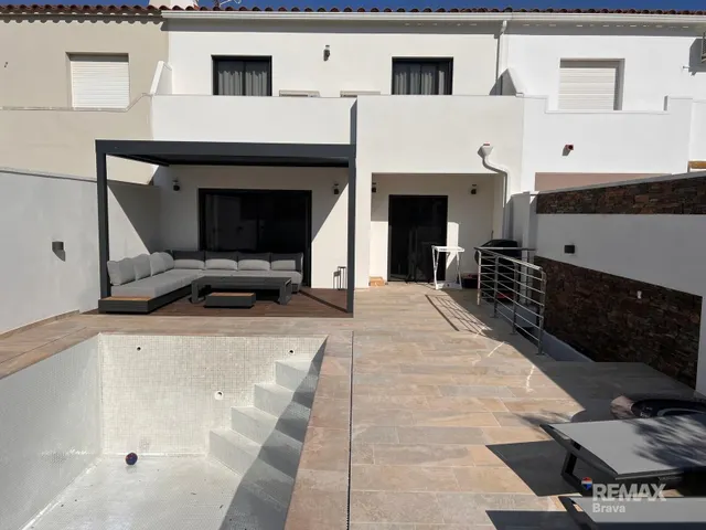 Preciosa casa independiente con pisicna — 7