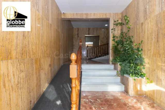 Piso Semi-Reformado a Pasos de la Playa en Huelin, Málaga — 5