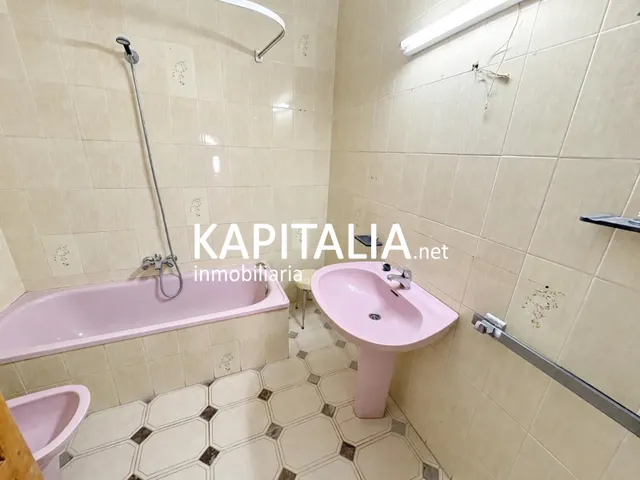 BONITA CASA A LA VENTA CON GARAJE EN BOLBAITE — 6