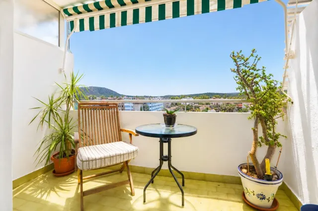 Amplio apartamento con terraza a 400 m de la playa de Santa  - foto 2