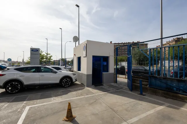 Oficina en venta en Avenida de la Albufera 323, Madrid — 38