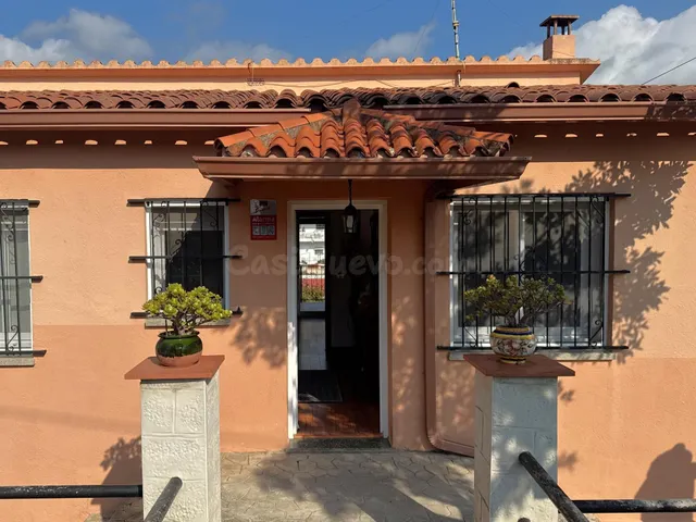 Casa con vistas, amplio espacio exterior y múltiples posibilidades en Mas Milà, Olivella — 3