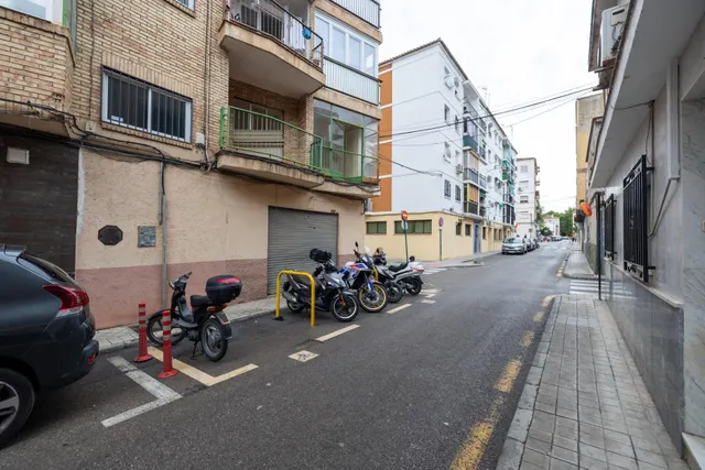 Local Comercial en Zaidín para Reformar - Excelente Ubicació