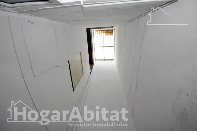¡PERFECTO PARA INVERTIR! BAJO AMPLIO PARA REFORMAR CON PATIO Y TRASTERO — 37