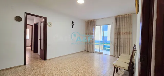PISO DE 4 habitaciones EN CENTRO DEL PUEBLO EN VENTA