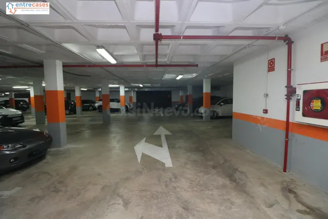 VENTA PLAZA DE GARAJE EN ZONA PERIODISTA AZZATI - foto 5