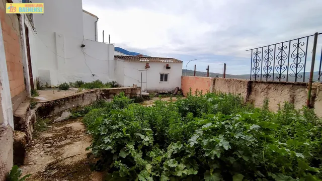 CASA EN VENTA CON COCHERA — 16