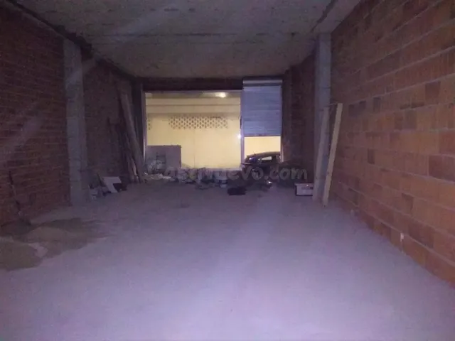 Local con sótano en Abesadas, calle Clara Campo Amor - foto 3
