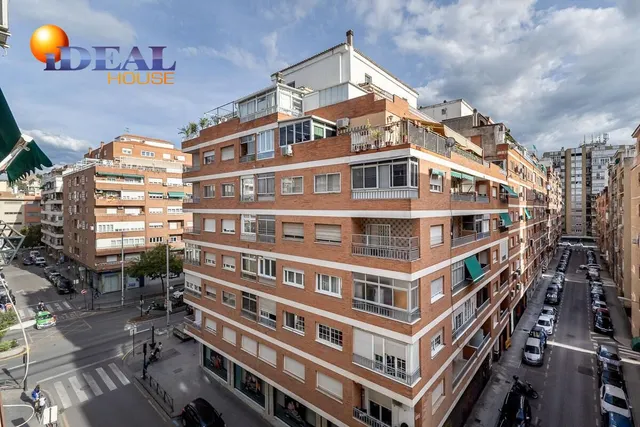 Piso amplio y luminoso en Ronda–Arabial — 26