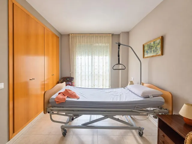 Piso exterior de 4 habitaciones con balcón y parking incluido en el centro de Reus — 33