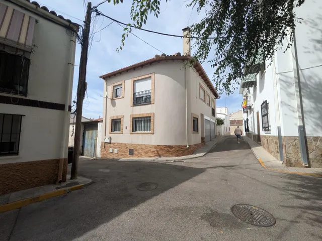 CASA ADOSADA EN CORPA — 34