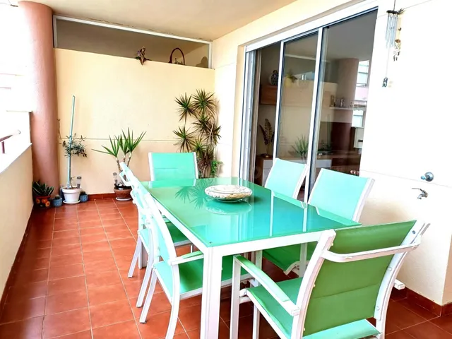 Venta de piso con dos dormitorios en Torrequebrada, Benalmád - foto 5