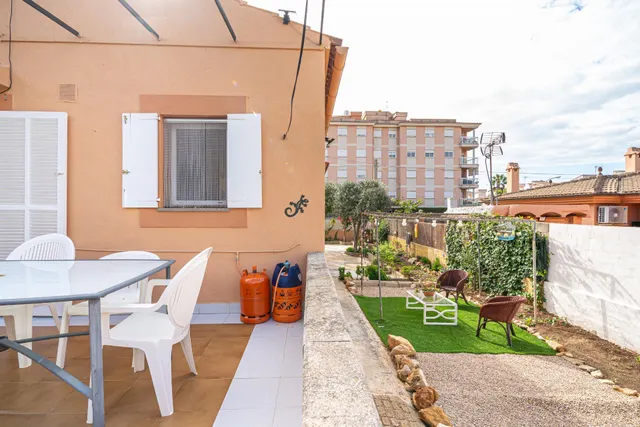 Chalet con amplio jardín y posibilidad de doble vivienda — 28